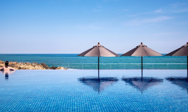 海角社区-面向大海的室外游泳池业主泳池